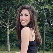 Bonjour, j’enseigne des cours de renforcement musculaire, cardio ou pilates adapté à chaque personne en fonction de son objectif et sa forme physique. Je suis disponible pour des cours en visio et où presentiel (selon la localisation) dès le 1er Février 2